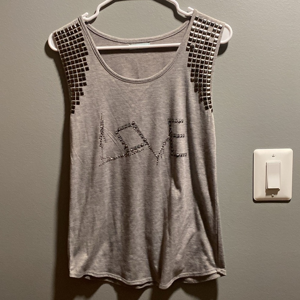 NWOT WOMANS TOP  SIZE SMALL! SMOKE FREE HOME! - Picture 2 of 5